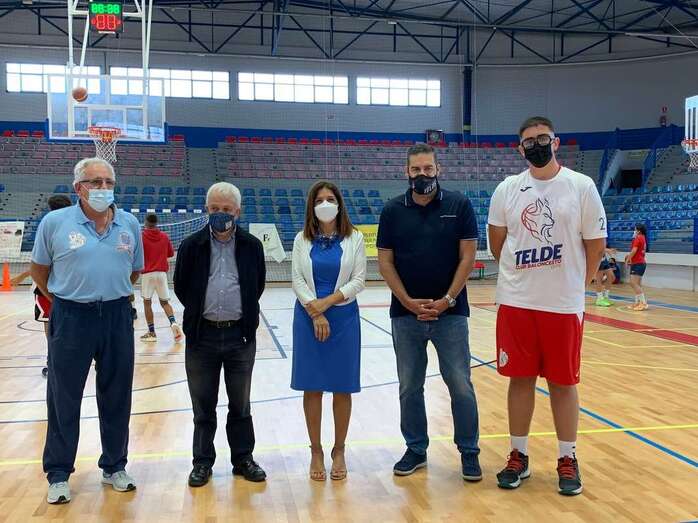 Momento de la visita a la instalación deportiva/TA.